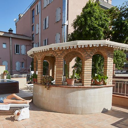 Hotel Vienna Ostenda E Ristorante Il Danubio Rimini Eksteriør bilde