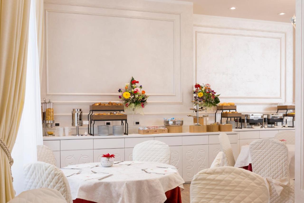 Hotel Vienna Ostenda E Ristorante Il Danubio Rimini Eksteriør bilde