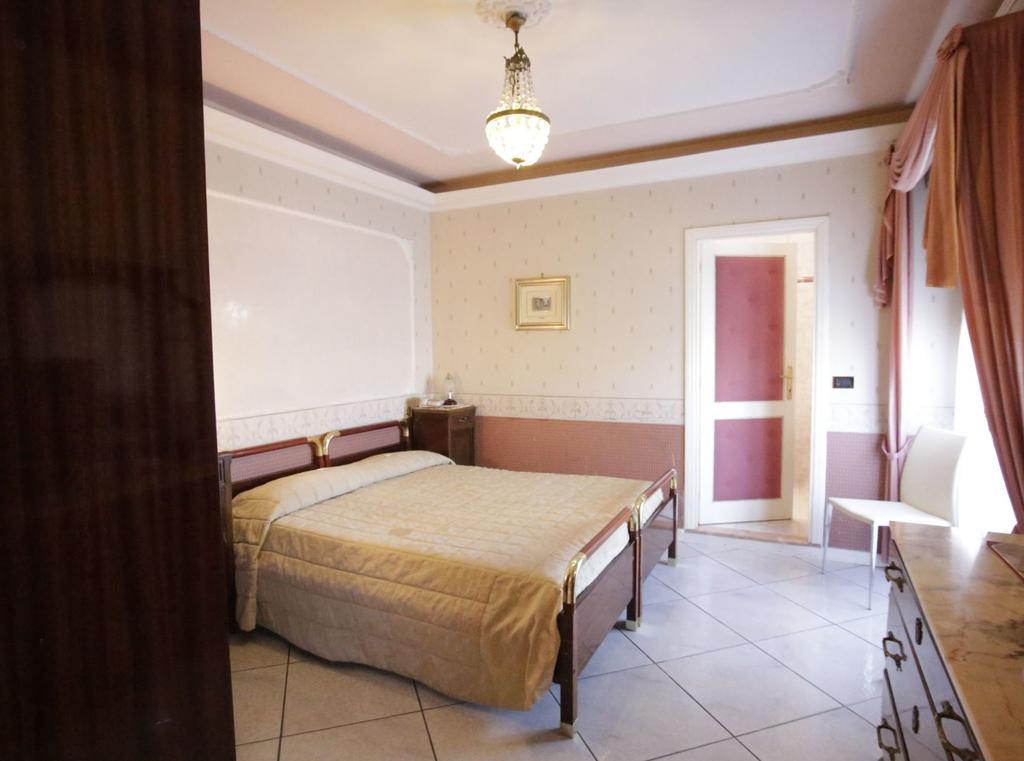Hotel Vienna Ostenda E Ristorante Il Danubio Rimini Eksteriør bilde