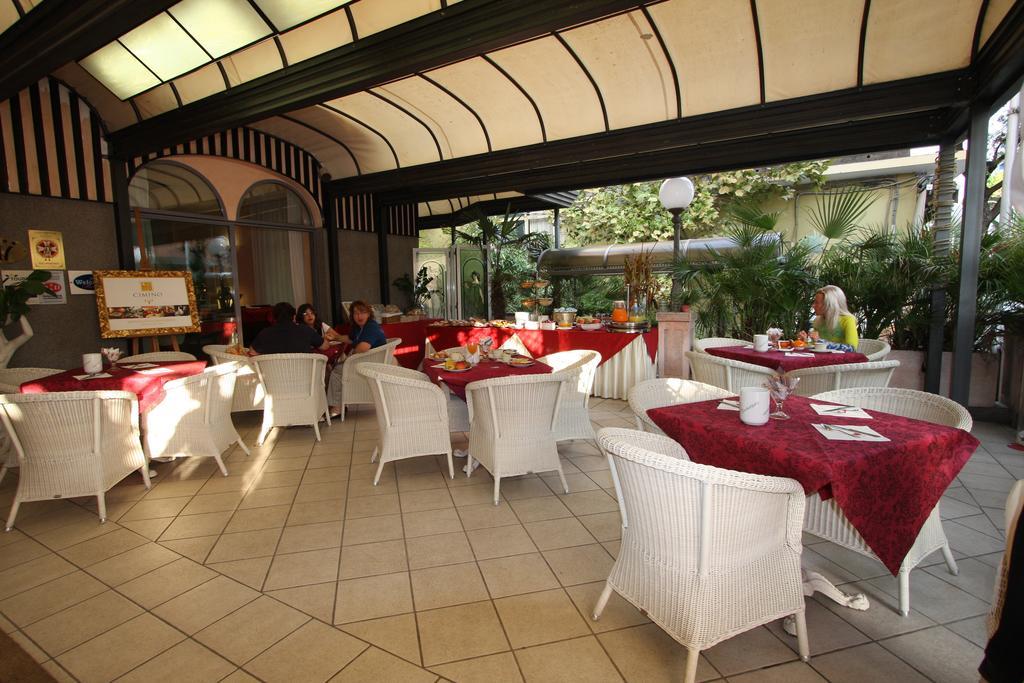 Hotel Vienna Ostenda E Ristorante Il Danubio Rimini Eksteriør bilde